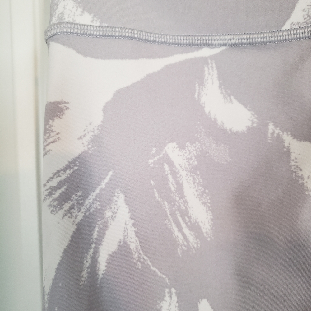 RARE Lululemon Pattern Wunderunder Leggings 25" - Picture 5 of 8
